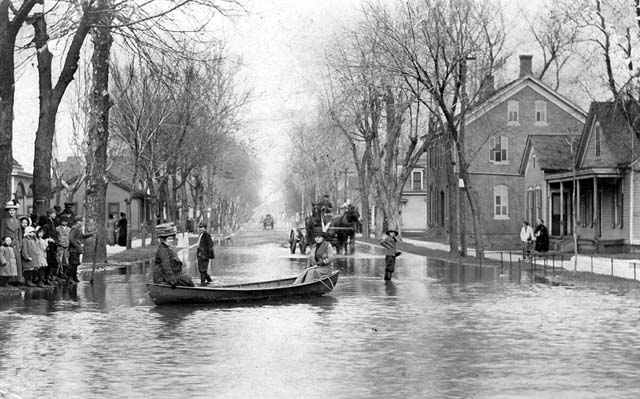 <B>Canoeing down the street</B> in the 1912 flood in Beardstown, Illinois