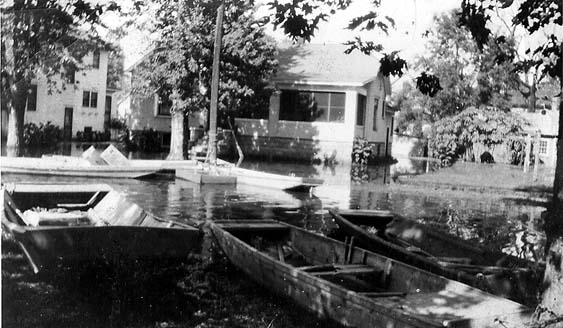 <B>Gun Club surrounded</B><BR>Among the buildings surrounded by water in the flood, now receding, was the Treadway Rod and Gun Club quarters where Kenneth Bowman and family resided near Phelps Ditch in the Sangamon Valley. A horse took refuge on the small space of dry ground shown in this picture by Kenneth DeSollar.