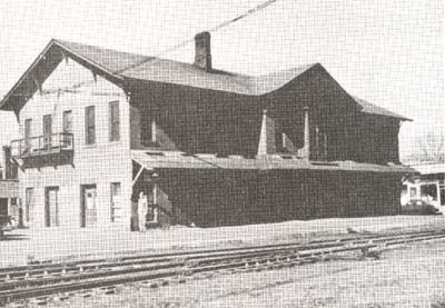<b>The "Q" Depot</b> at the fourth street crossing in Beardstown.  Railroads were Beardstown's main industry for nearly 50 years.