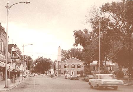 <b>State Street in Beardstown, circa 1960s</b>