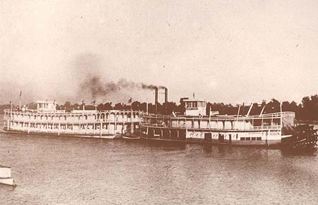 <b>Showboat, Beardstown, Summer, 1915</b><br>The 