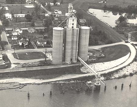 <b>Continental Grain</b>, Beardstown, a facility to load grain on barges.