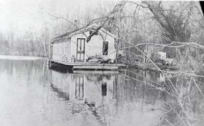 <b>Indian Creek Duck Hunting Camp, March 1911</b>.<br>Cabin boat
