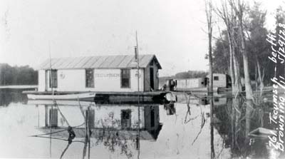 <b>Tecumseh at Browning, 1928</b>.<br>Note two smaller cabin boats in the background.