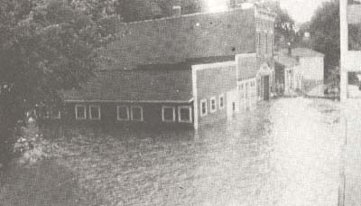 <b>Meredosia Flood of 1913</b>.  The Ho Hum and City hall on north side.