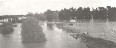 <b>Pump Plant Submerged</b> south of Meredosia in May, 1943.