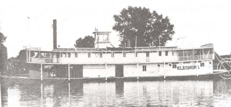 <b>The Eleonor 1</b>, a paddlewheeler used to push barges of logs down river.  Owned by A. E. Schmoldt of Beardstown and named after his mother.