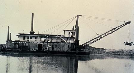 <b>Dredge near Havana</b><br> McWilliams Dredging Company of Chicago, Memphis, and New Orleans.