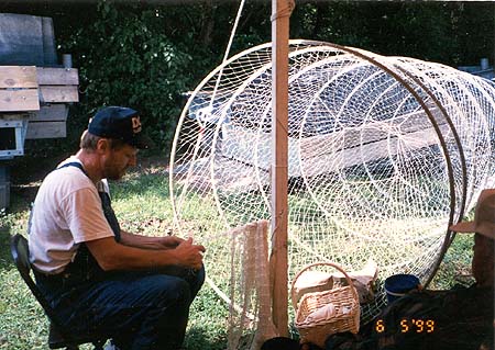 <b>Knitting a Hoop Net</b> <br>Jim Mashburn of Mount Sterling, Illinois demonstrates knitting at the 1999 Meredosia Riverfest, Meredosia, Illinois.