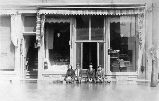 <B>Holbrook's Confectionery</B> on State Street, Beardstown, Illinois during the 1912 flood