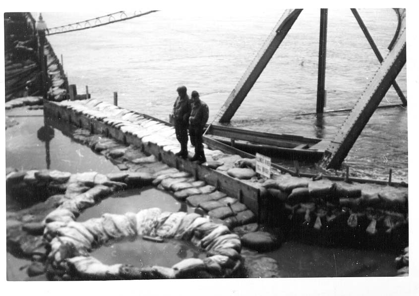 <B>Sandbagging at Beardstown</B> during a flood of the Illinois River (undated, possibly 1920s)