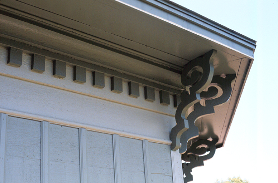 Canton-Liverpool plankroad tollhouse restoration: dentate detail