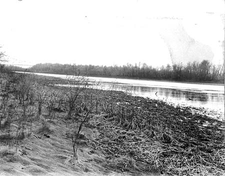 <b>River Fill Along the Fishmarket Row</b>