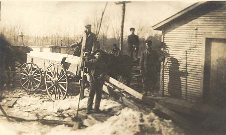 <b>Ice Cutting at Browning</b>, 1908.