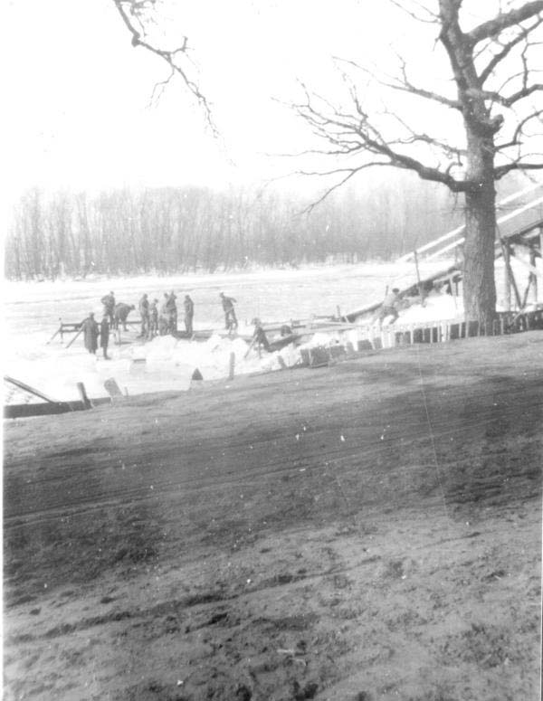 <b> Ice Harvesting at Havana</b>