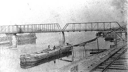 <b>Adams Street Wagon Bridge</b>, Havana, Illinois.